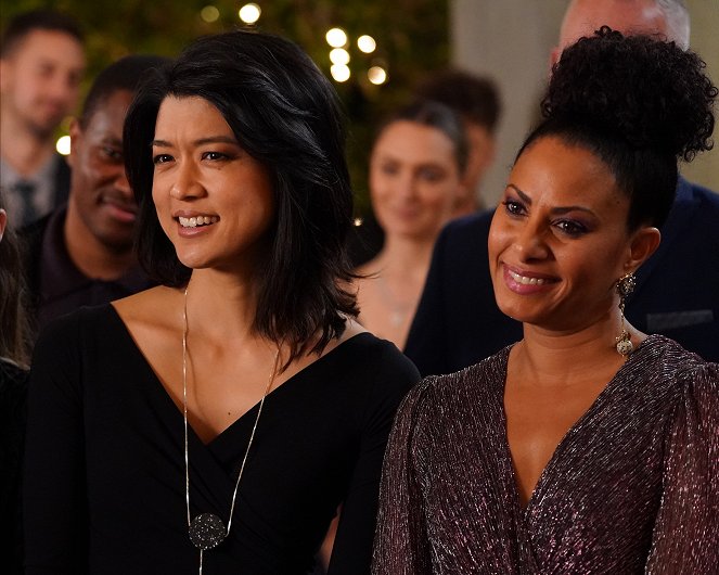 A Million Little Things - Season 4 - Piece of Cake - Z filmu - Grace Park, Christina Moses