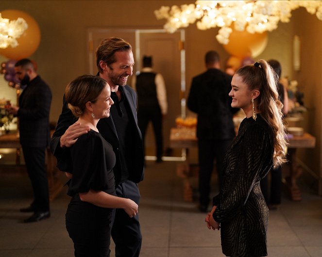 A Million Little Things - Season 4 - Piece of Cake - Filmfotos - Allison Miller, Ryan Hansen, Lizzy Greene