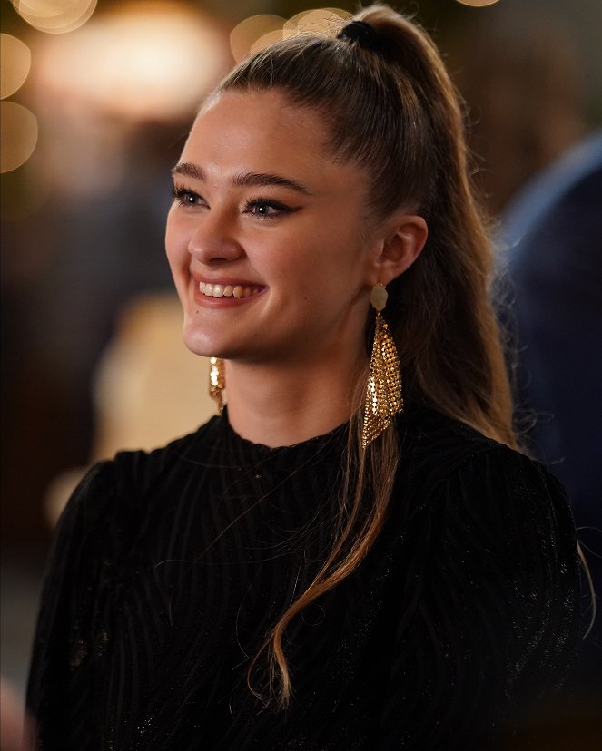 A Million Little Things - Piece of Cake - Do filme - Lizzy Greene