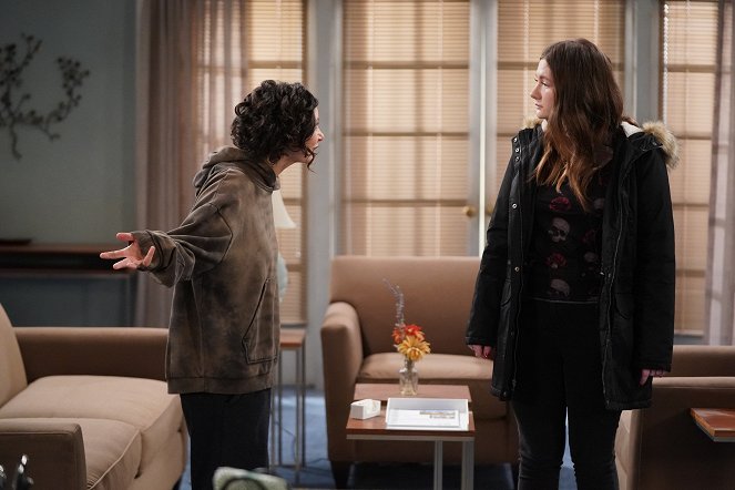 The Conners - Sex, Lies and House Hunting - Photos - Sara Gilbert, Emma Kenney