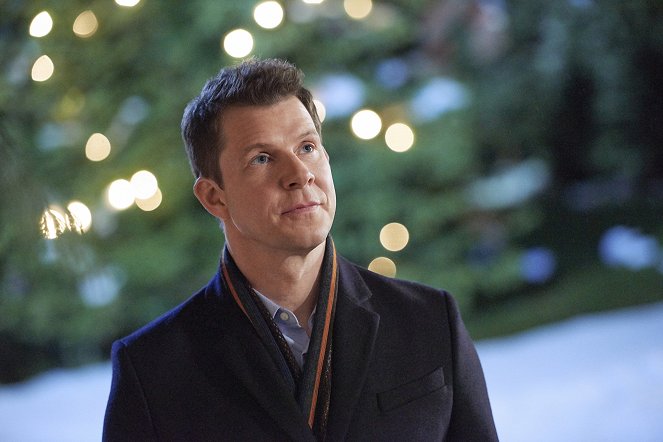 It's Beginning to Look a Lot Like Christmas - Film - Eric Mabius