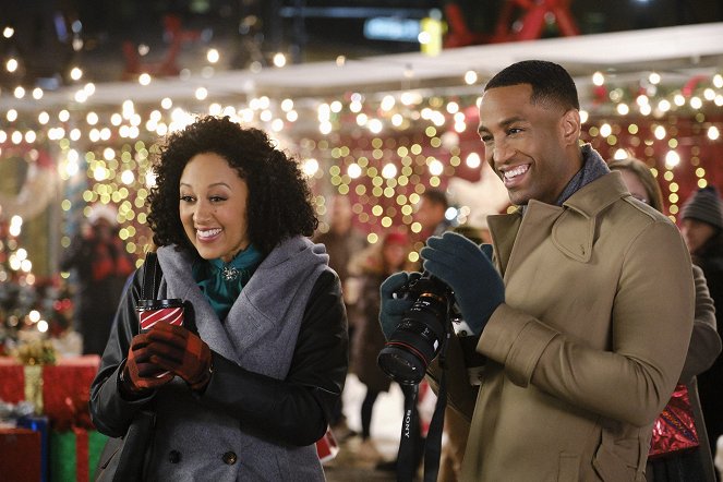 A Christmas Miracle - Photos - Tamera Mowry-Housley, Brooks Darnell