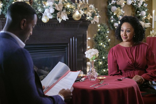 A Christmas Miracle - Photos - Brooks Darnell, Tamera Mowry-Housley