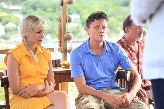 Death in Paradise - Damned If You Do... - Van film