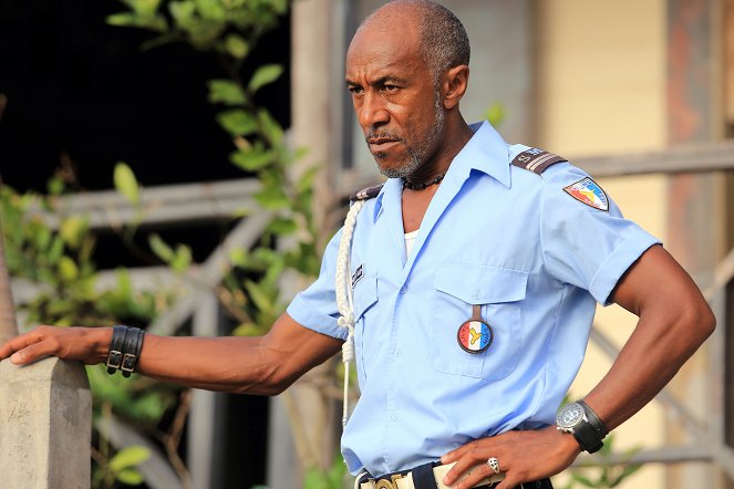 Death in Paradise - Damned If You Do... - Van film