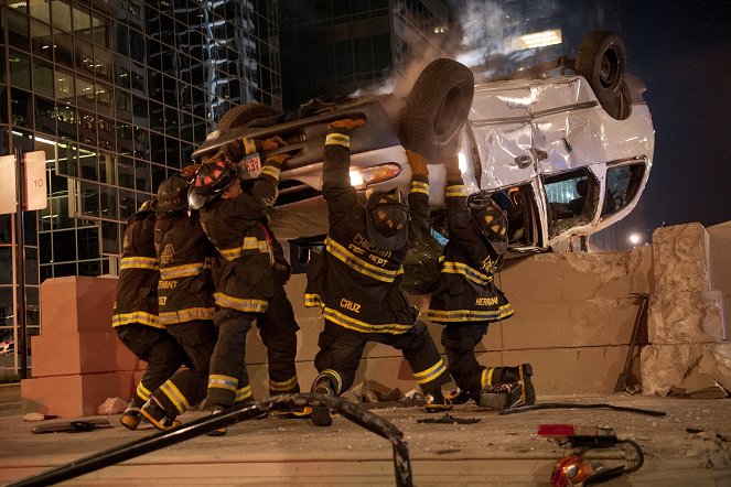 Chicago Fire - Season 1 - Professional Courtesy - Photos