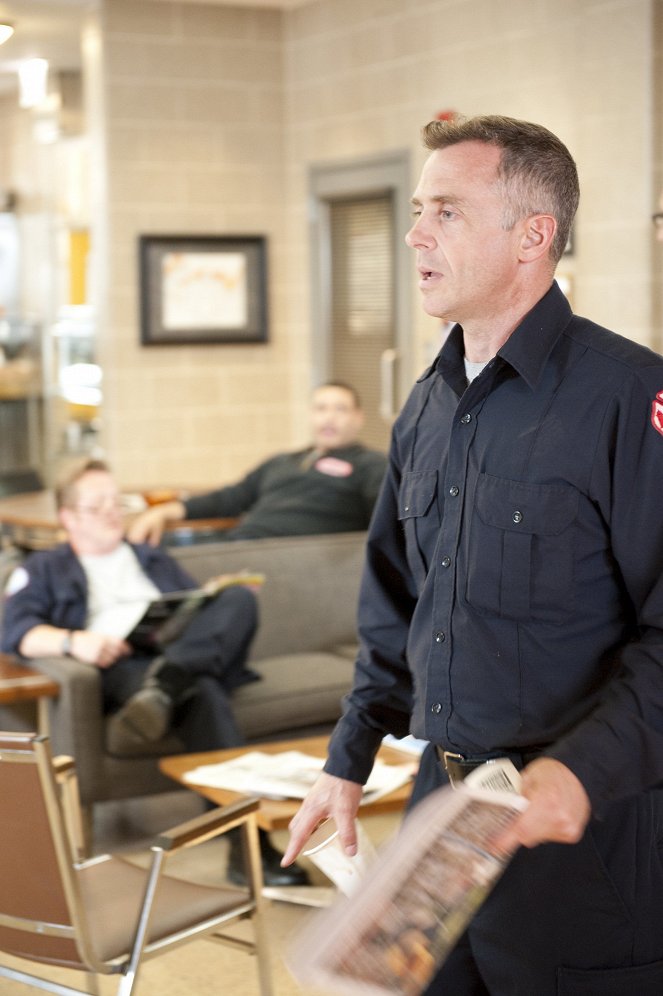 Chicago Fire - Hanging On - Photos