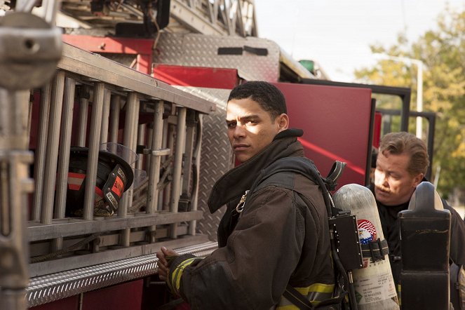 Chicago Fire - Two Families - Photos