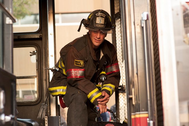 Chicago Fire - Two Families - Photos