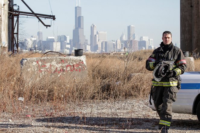 Chicago Fire - Under the Knife - Van film