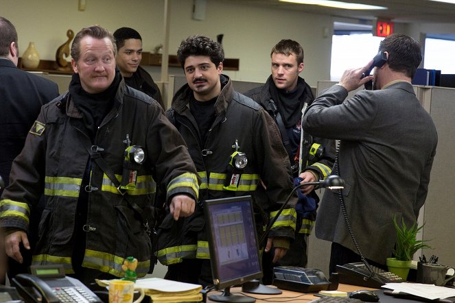 Chicago Fire - A Coffin That Small - Photos