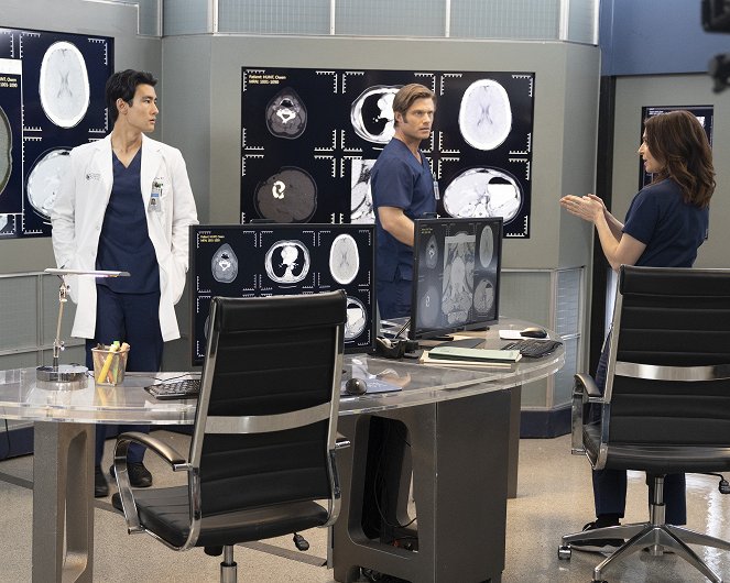 Grey's Anatomy - No Time to Die - Photos - Alex Landi, Chris Carmack, Caterina Scorsone