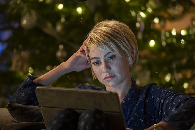 Christmas by the Book - De la película - Chelsea Kane