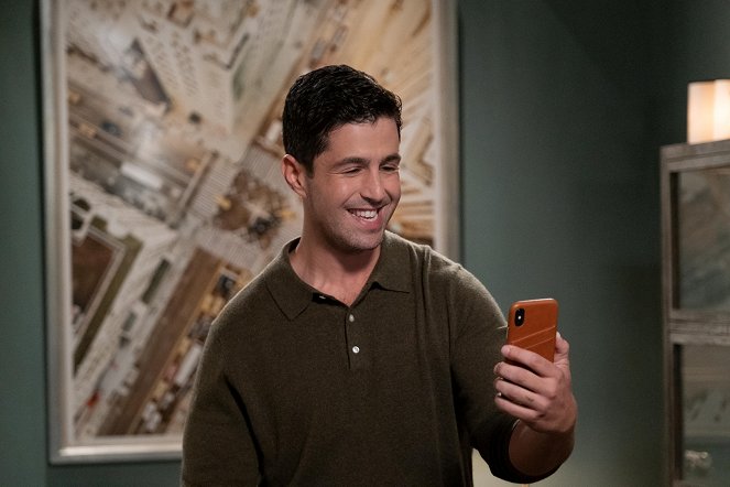 How I Met Your Father - The Good Mom - Photos - Josh Peck