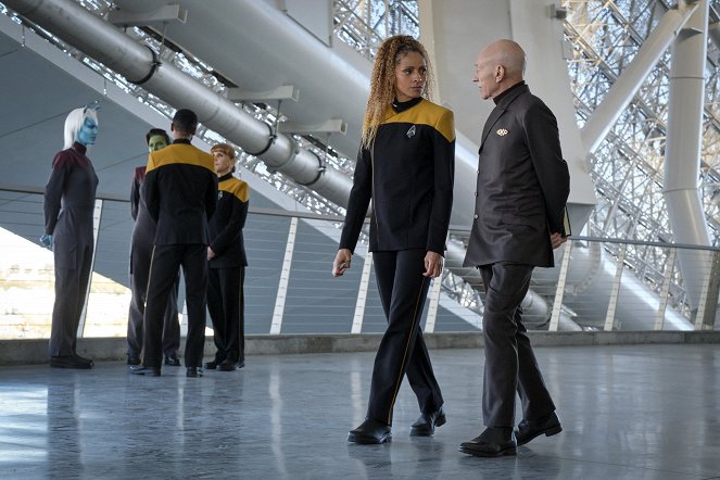 Star Trek: Picard - Season 2 - The Star Gazer - Photos - Michelle Hurd, Patrick Stewart