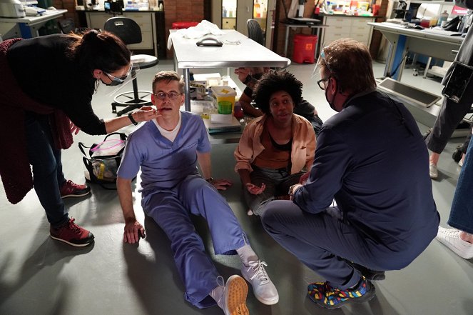 NCIS: Naval Criminal Investigative Service - Season 19 - The Helpers - Making of - Brian Dietzen, Diona Reasonover