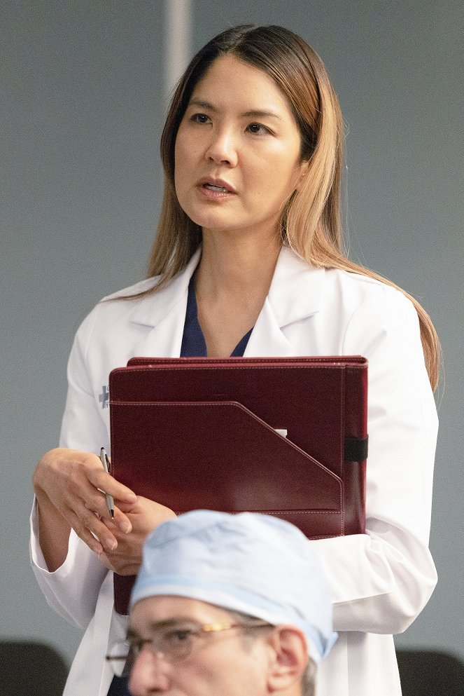 Grey's Anatomy - Season 18 - Living in a House Divided - Photos - Lynn Chen