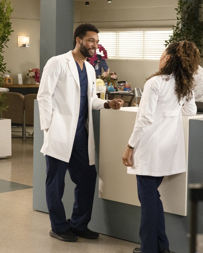 Grey's Anatomy - Season 18 - Living in a House Divided - Photos - Anthony Hill