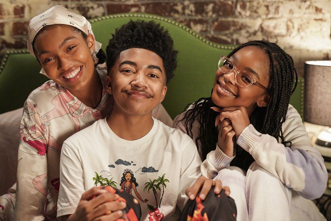 Grown-ish - Nemůžu tě nechat jít - Z natáčení - Yara Shahidi, Miles Brown, Marsai Martin