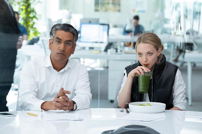 The Dropout - Heroes - Photos - Naveen Andrews, Amanda Seyfried