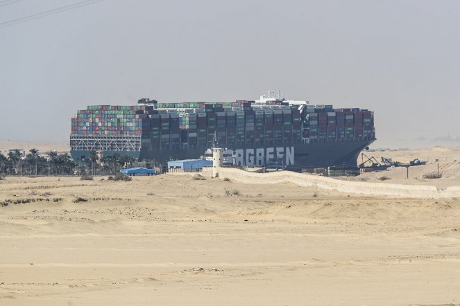 Stuck in the Suez - Photos