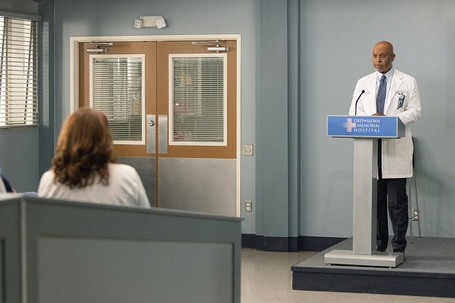 Grey's Anatomy - Season 18 - Living in a House Divided - Photos - James Pickens Jr.