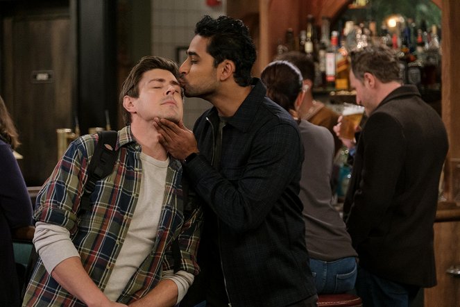 How I Met Your Father - Photos - Christopher Lowell, Suraj Sharma