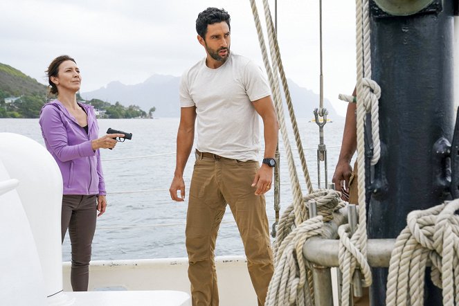 Námořní vyšetřovací služba: Hawai - Série 1 - Pirates - Z natáčení - Louise Barnes, Noah Mills