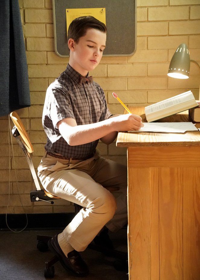El joven Sheldon - Muchas tiritas y la rendición de Cooper - De la película - Iain Armitage