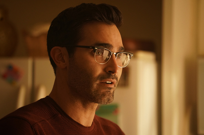 Superman and Lois - Season 2 - What Lies Beneath - Photos - Tyler Hoechlin