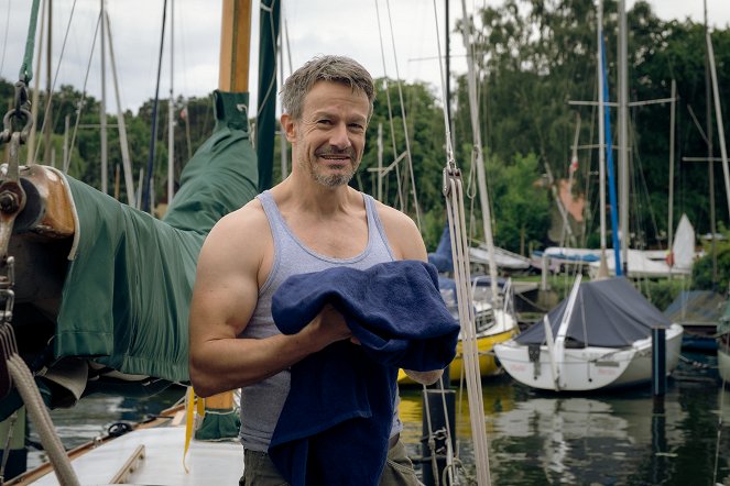 Blutige Anfänger - Season 3 - Love Boat - De la película - Urs Remond