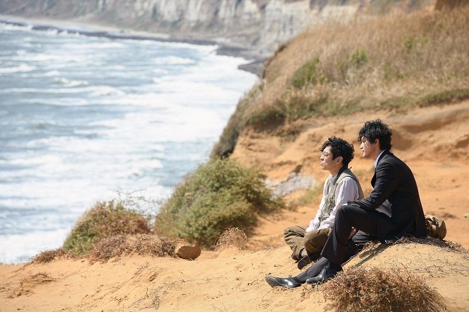 El hundimiento de Japón: Un pueblo esperanzado - De la película - Teruyuki Kagawa, Shun Oguri