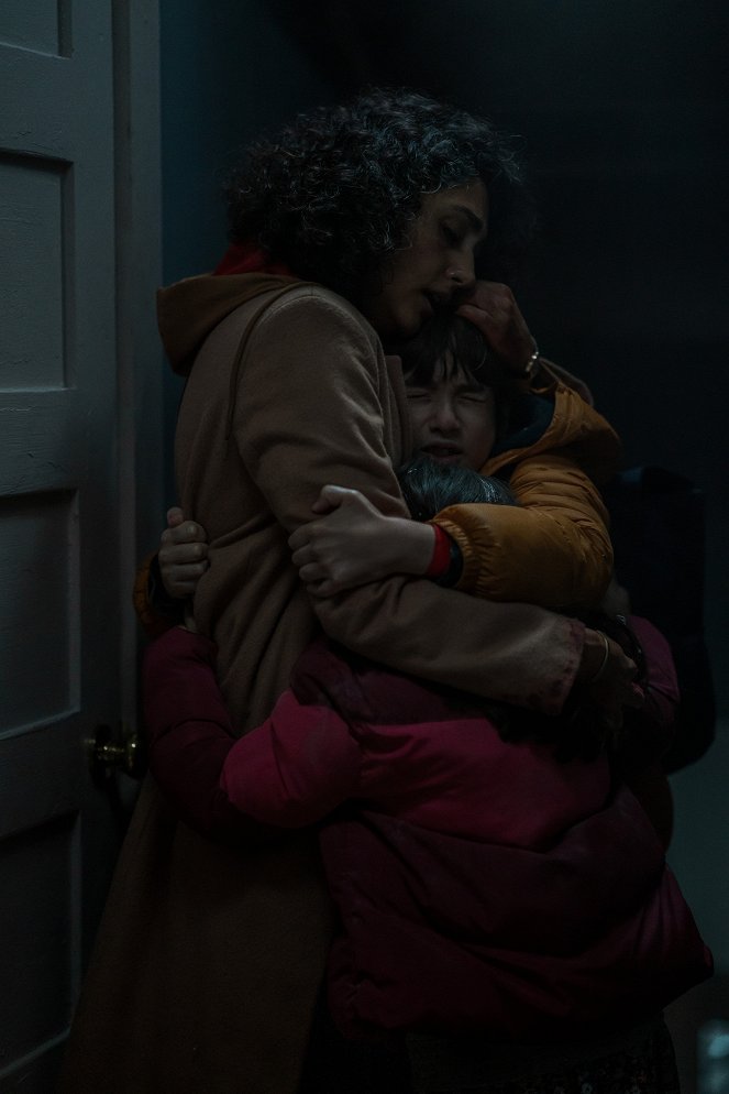 Invasion - Season 1 - Home Invasion - Photos - Golshifteh Farahani, Azhy Robertson