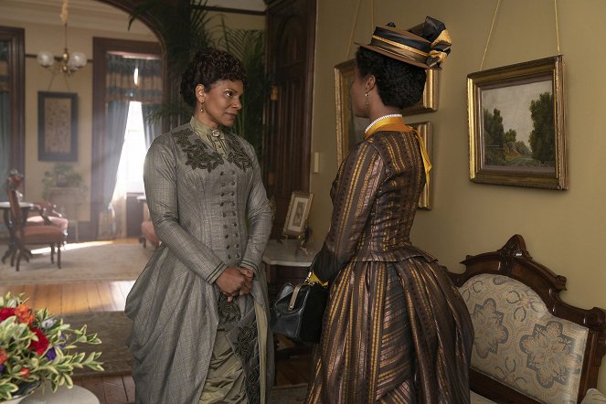 The Gilded Age - Season 1 - Heads Have Rolled for Less - Photos - Audra McDonald