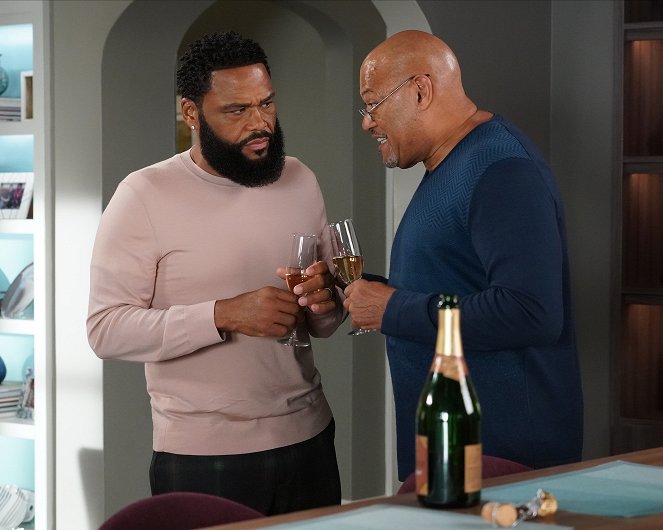 Black-ish - Season 8 - And the Winner Is... - Photos - Anthony Anderson, Laurence Fishburne