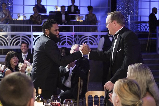 Black-ish - Season 8 - And the Winner Is... - Photos - Anthony Anderson, Peter Mackenzie