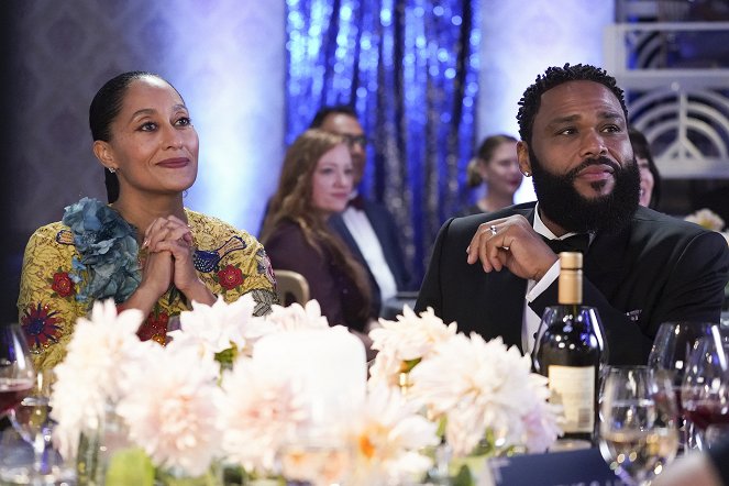 Black-ish - Season 8 - And the Winner Is... - Photos - Tracee Ellis Ross, Anthony Anderson