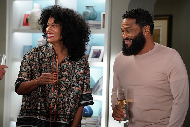 Black-ish - Season 8 - And the Winner Is... - Photos - Tracee Ellis Ross, Anthony Anderson