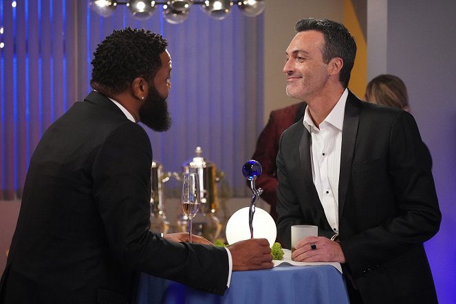 Black-ish - Et le vainqueur est... - Film - Reid Scott