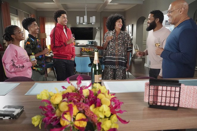 Black-ish - And the Winner Is... - Photos - Marsai Martin, Miles Brown, Marcus Scribner, Tracee Ellis Ross, Anthony Anderson, Laurence Fishburne