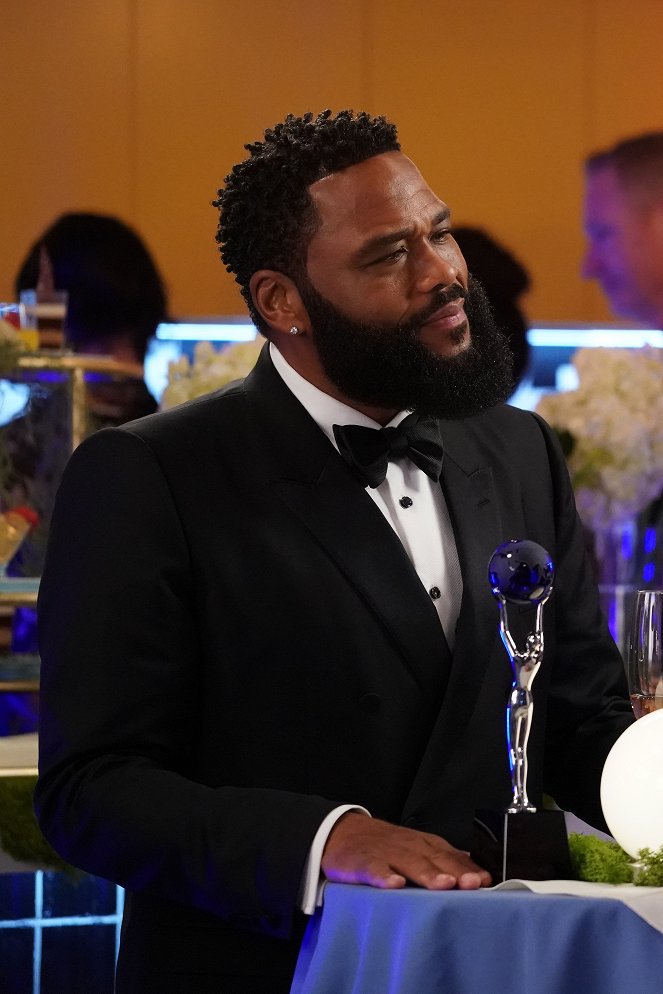 Black-ish - Season 8 - And the Winner Is... - Van film - Anthony Anderson