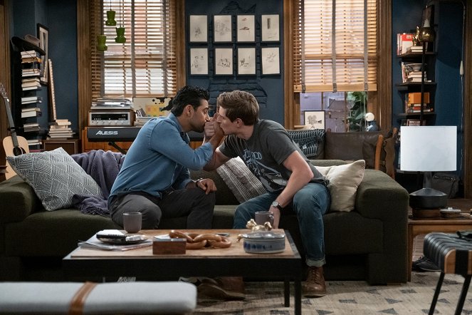 How I Met Your Father - Jay Street - Photos - Suraj Sharma, Christopher Lowell