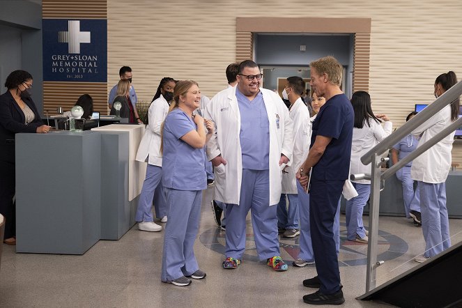 Grey's Anatomy - Season 18 - Legacy - Van film - Jaicy Elliot, Greg Germann
