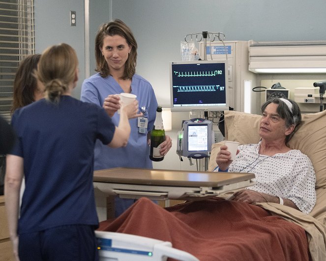 Grey's Anatomy - Die jungen Ärzte - Season 18 - Vermächtnis - Filmfotos - E.R. Fightmaster, Peter Gallagher
