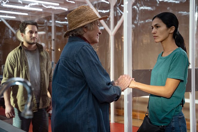 The Cleaning Lady - Mother's Mission - De la película - Betty Buckley, Elodie Yung