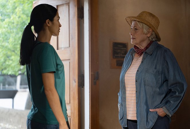 The Cleaning Lady - Mother's Mission - Photos - Elodie Yung, Betty Buckley
