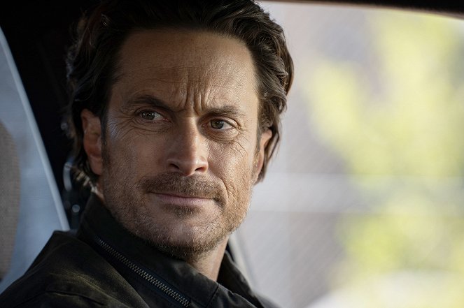 The Cleaning Lady - Our Father, Who Art in Vegas - De la película - Oliver Hudson