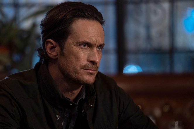 The Cleaning Lady - The Crown - Photos - Oliver Hudson