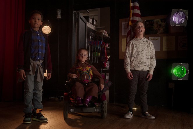 Raising Dion - NUMER 203: Problem z potworem - Z filmu - Ja'Siah Young, Sammi Haney, Gavin Munn