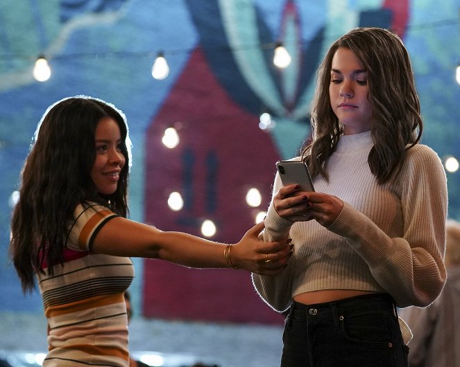 Good Trouble - Season 4 - Turn and Face the Strange - Filmfotos